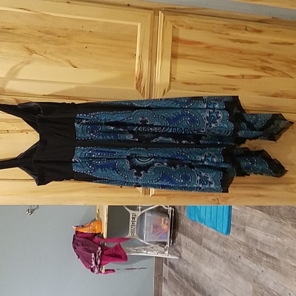 Dress - Picture 2 of 3